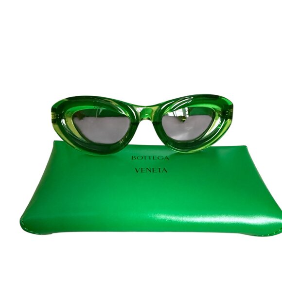 BOTTEGA VENETA Women's Green Cat Eye Sunglasses 703244 - Picture 4 of 16